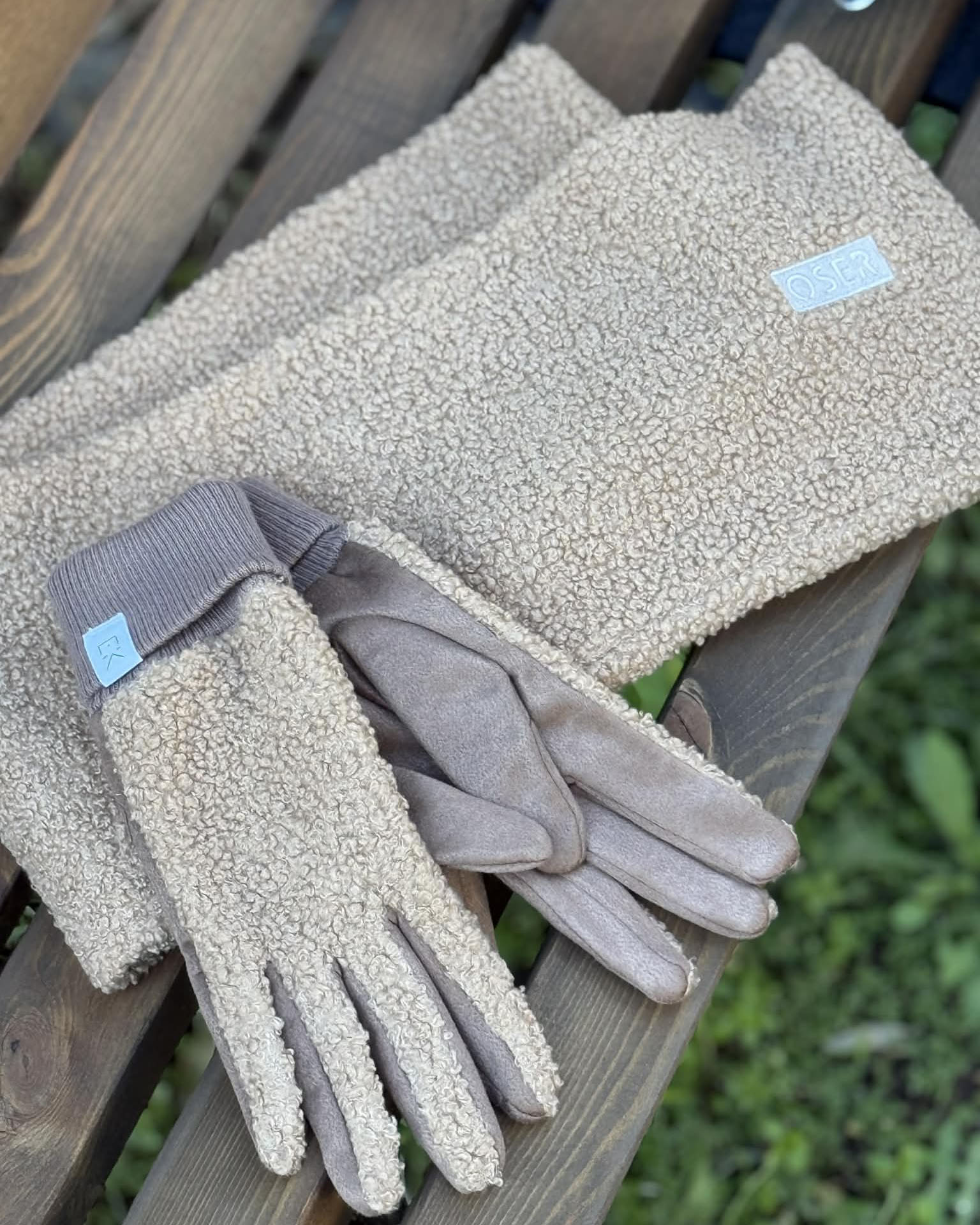 Brown Boucle Oser Scarf & Gloves