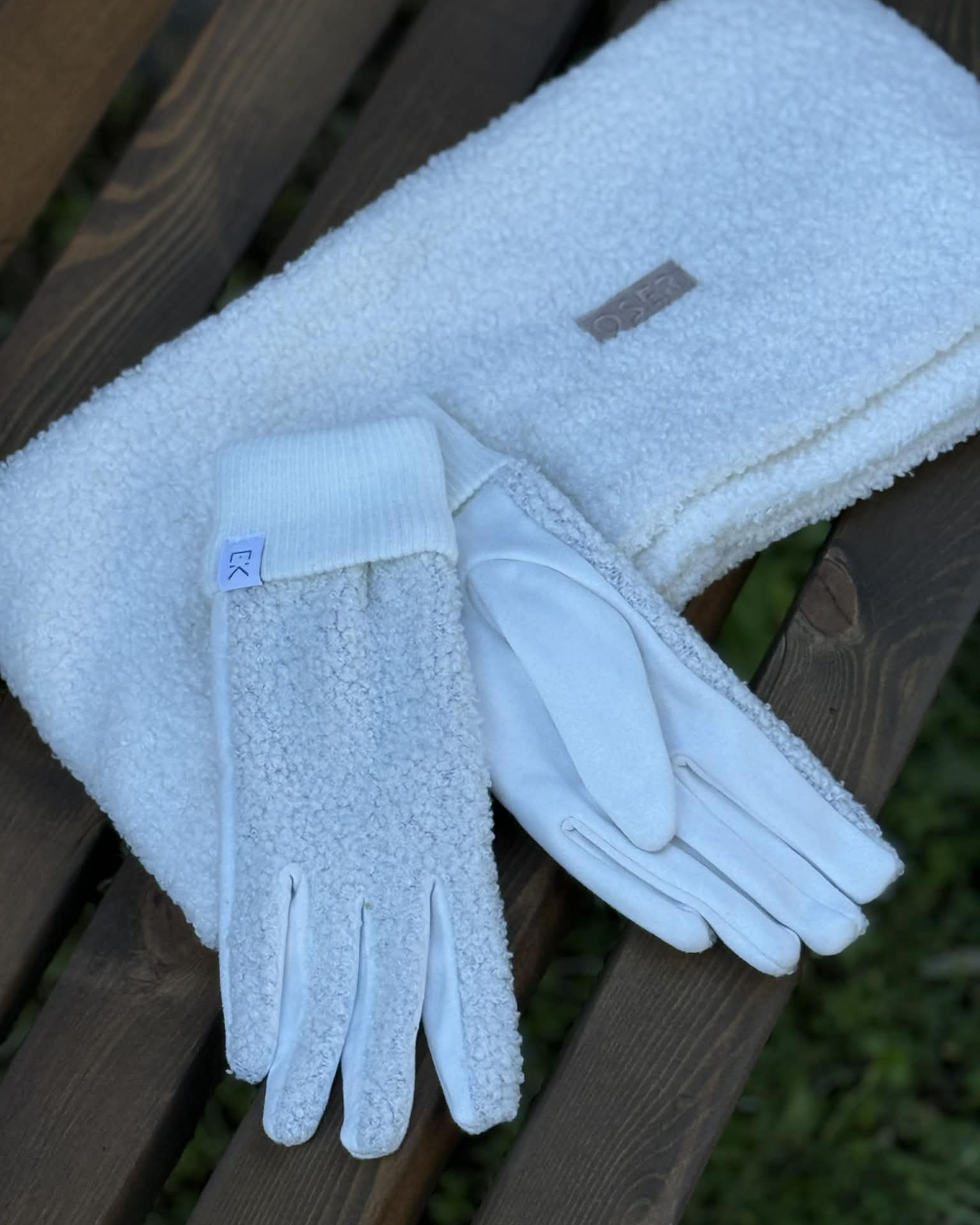 White Boucle Oser Scarf & Gloves